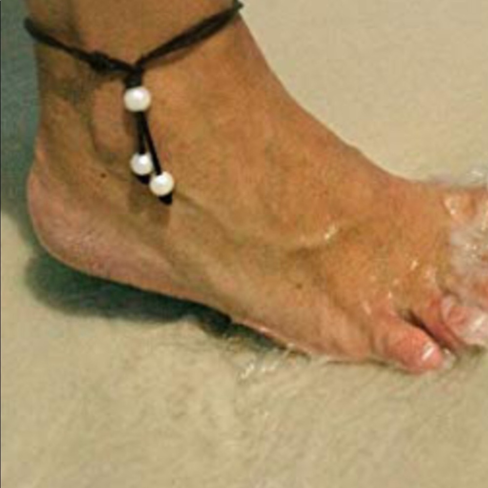 NWOT Double Stranded Pearl Leather Anklet